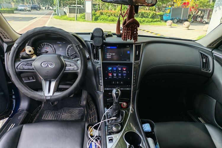 Used Infiniti Q50L 2018 2.0T Comfort Edition China VI Standard Center Console
