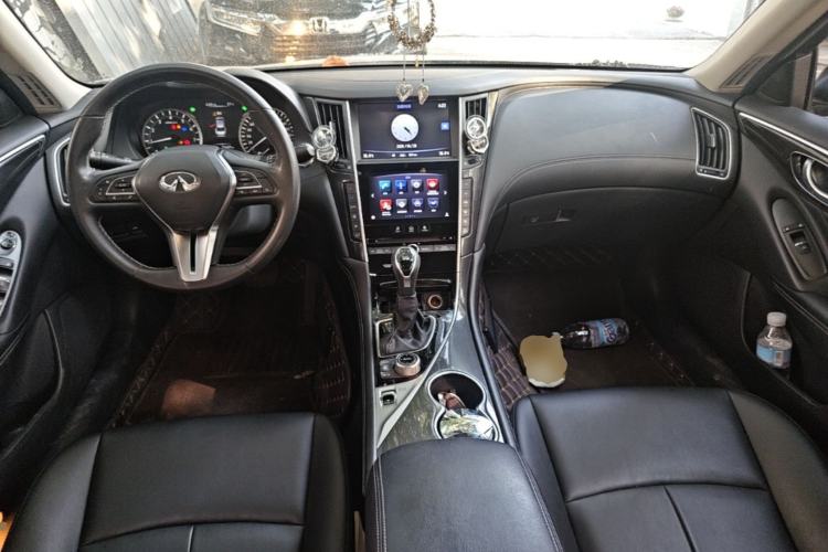 Used Infiniti Q50L 2018 2.0T Comfort Edition China VI Standard Center Console