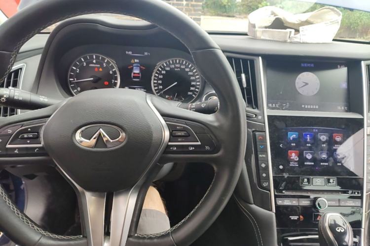 Used Infiniti Q50L 2018 2.0T Comfort Edition China VI Standard Center Console