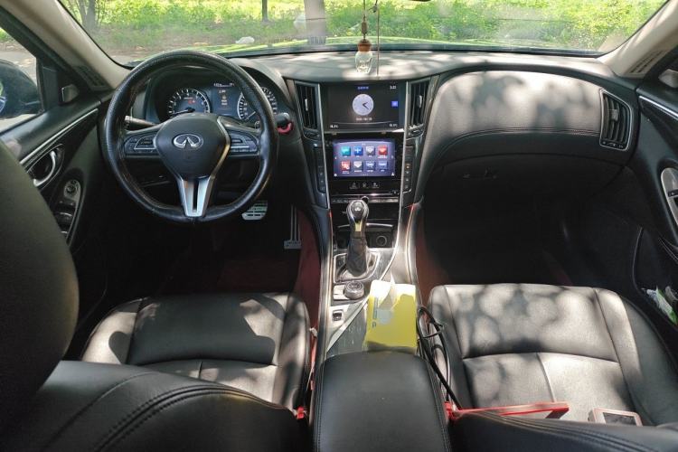 Used Infiniti Q50L 2018 2.0T Comfort Edition China VI Standard Center Console