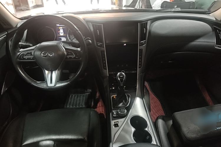 Used Infiniti Q50L 2018 2.0T Enjoyment Edition China V standard Center Console