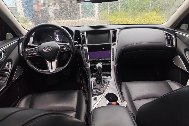 Used Infiniti Q50L 2018 2.0T Enjoyment Edition China V standard Center Console