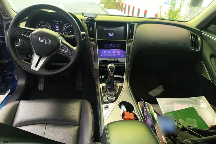Used Infiniti Q50L 2018 2.0T Enjoyment Edition China V standard Center Console