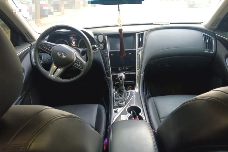 Used Infiniti Q50L 2018 2.0T Comfort Edition China VI Standard Center Console