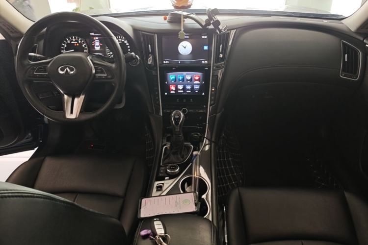 Used Infiniti Q50L 2018 2.0T Comfort Edition China V Standard Center Console