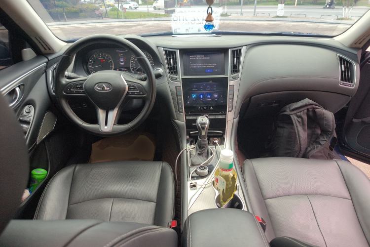 Used Infiniti Q50L 2018 2.0T Enjoyment Version China VI Standard Center Console
