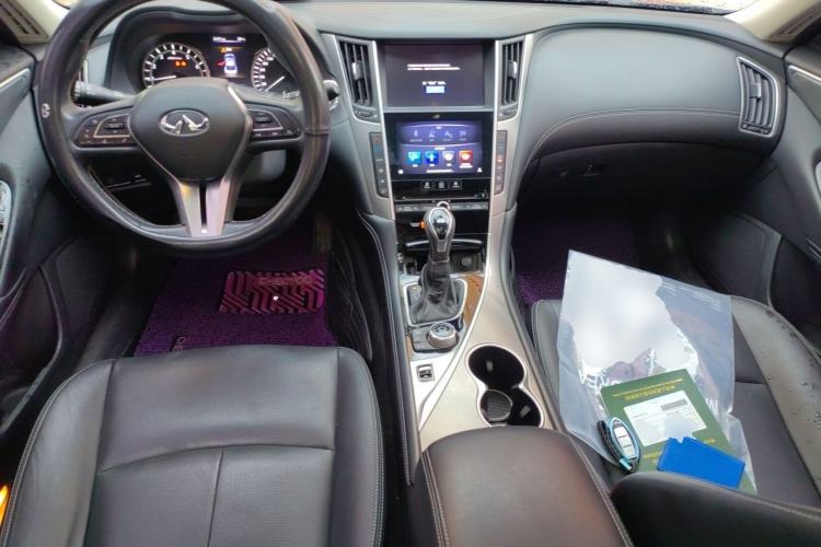 Used Infiniti Q50L 2018 2.0T Enjoyment Version China VI Standard Center Console