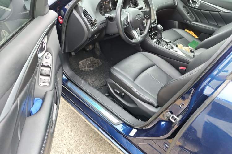 Used Infiniti Q50L 2018 2.0T Comfort Edition China VI Standard Driver Seat