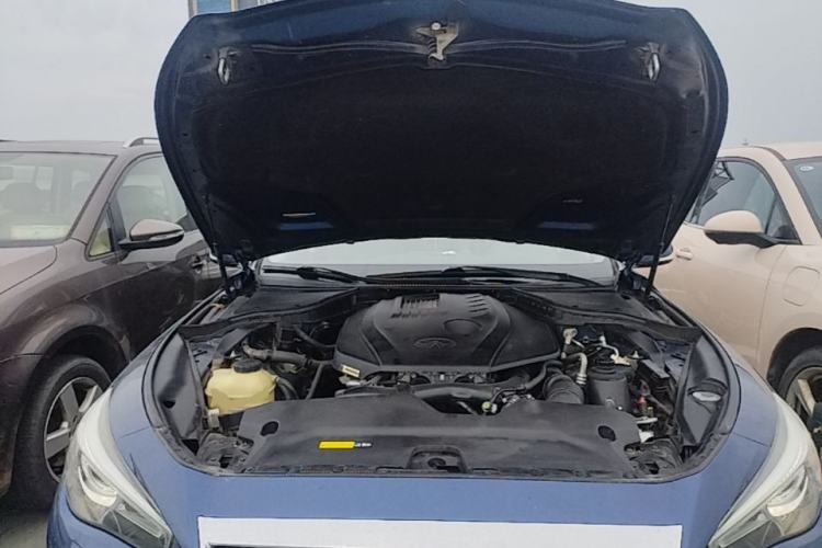 Used Infiniti Q50L 2018 2.0T Enjoyment Version China VI Standard Engine Bay