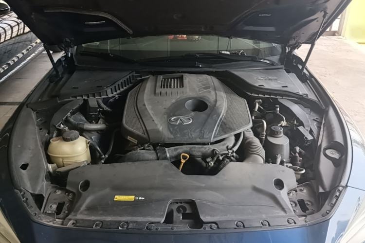 Used Infiniti Q50L 2018 2.0T Comfort Edition China VI Standard Engine Bay