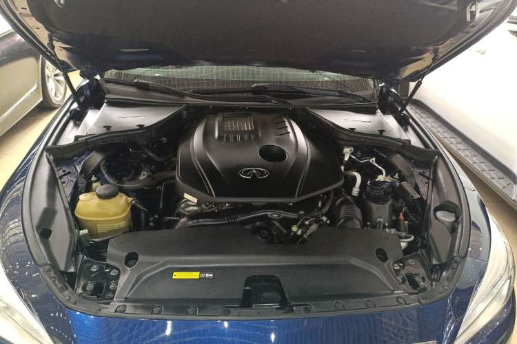 Used Infiniti Q50L 2018 2.0T Comfort Edition China VI Standard Engine Bay
