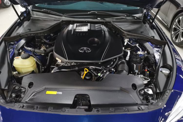 Used Infiniti Q50L 2018 2.0T Comfort Edition China VI Standard Engine Bay