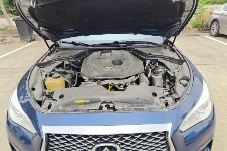 Used Infiniti Q50L 2018 2.0T Comfort Edition China VI Standard Engine Bay