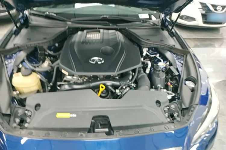 Used Infiniti Q50L 2018 2.0T Enjoyment Version China VI Standard Engine Bay