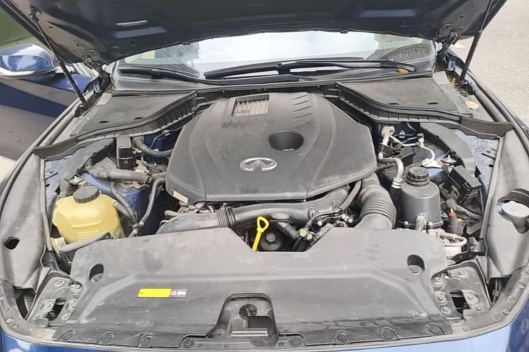 Used Infiniti Q50L 2018 2.0T Comfort Edition China VI Standard Engine Bay