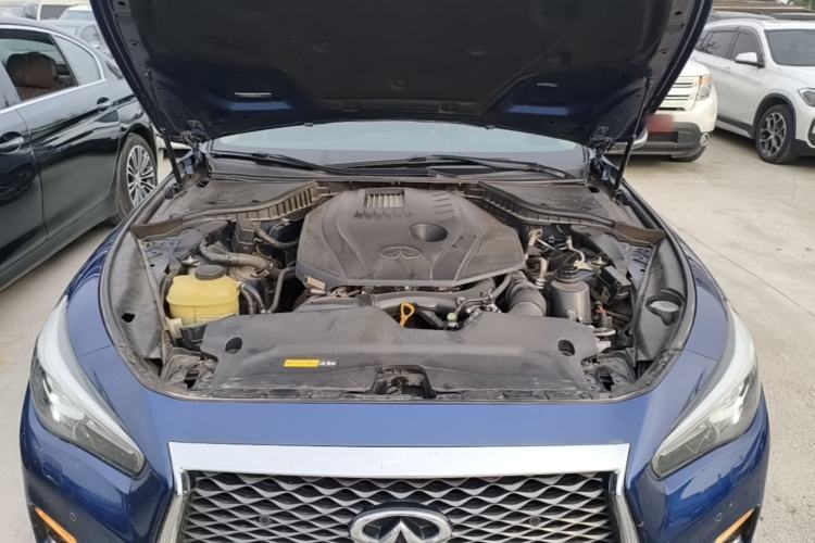 Used Infiniti Q50L 2018 2.0T Enjoyment Version China VI Standard Engine Bay