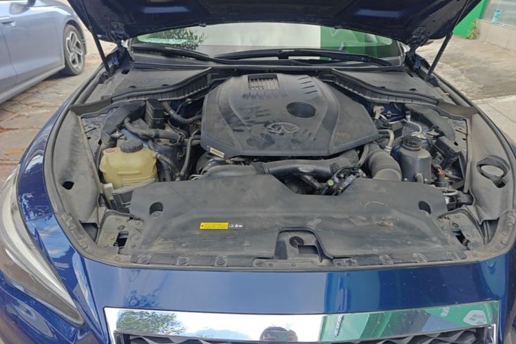Used Infiniti Q50L 2018 2.0T Enjoyment Version China VI Standard Engine Bay