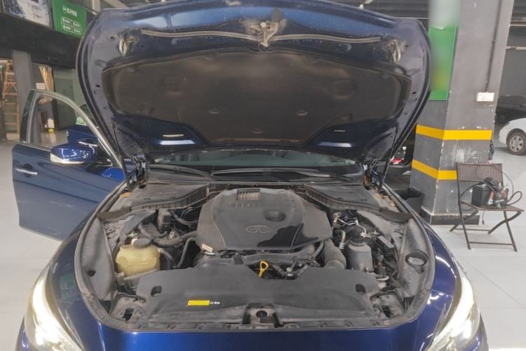Used Infiniti Q50L 2018 2.0T Enjoyment Version China VI Standard Engine Bay