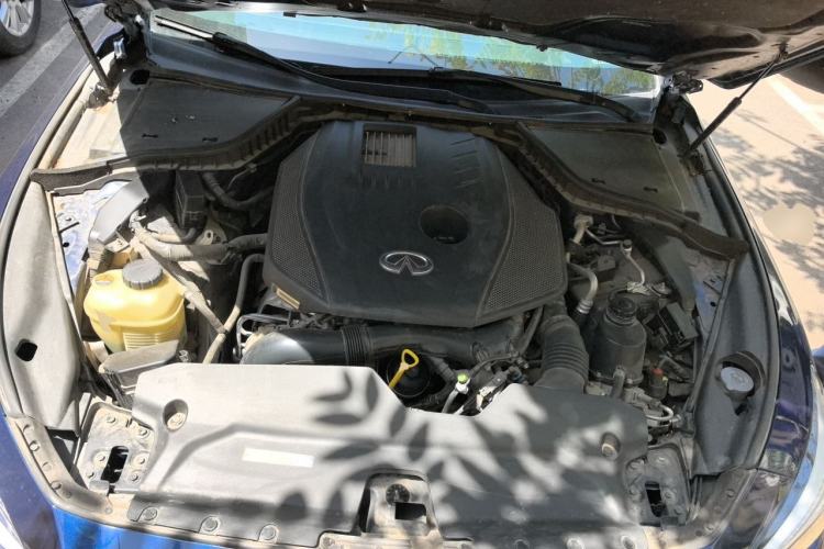 Used Infiniti Q50L 2018 2.0T Enjoyment Version China VI Standard Engine Bay