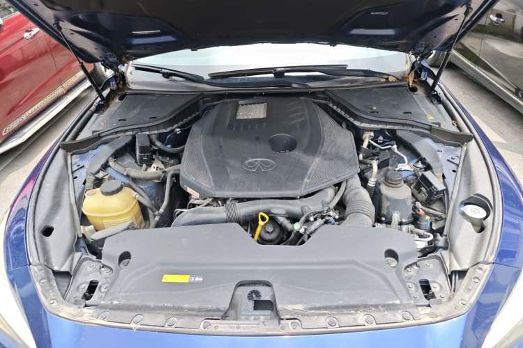 Used Infiniti Q50L 2018 2.0T Enjoyment Version China VI Standard Engine Bay