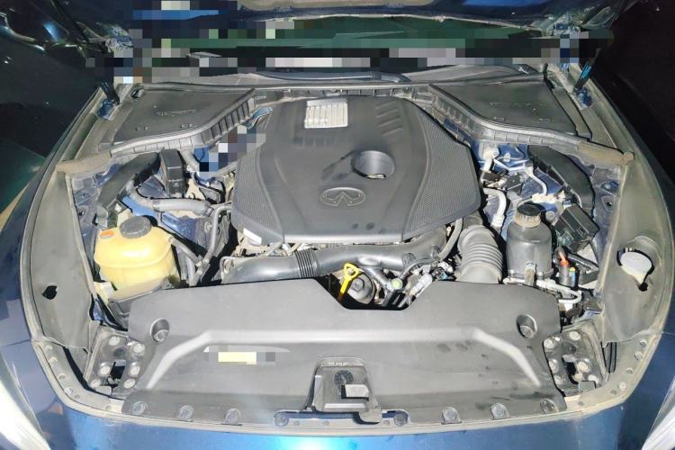 Used Infiniti Q50L 2018 2.0T Enjoyment Version China VI Standard Engine Bay