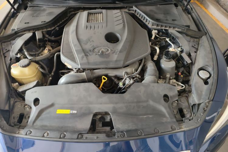 Used Infiniti Q50L 2018 2.0T Enjoyment Version China VI Standard Engine Bay