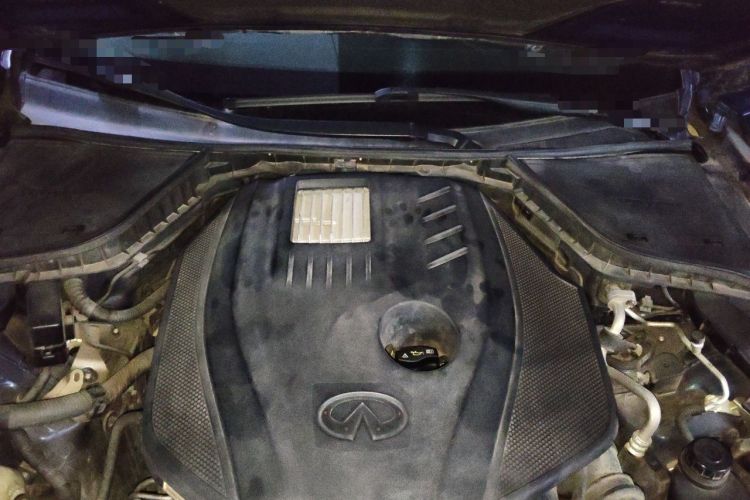 Used Infiniti Q50L 2018 2.0T Enjoyment Version China VI Standard Engine Bay