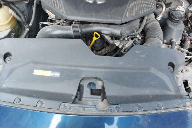 Used Infiniti Q50L 2018 2.0T Enjoyment Version China VI Standard Engine Bay