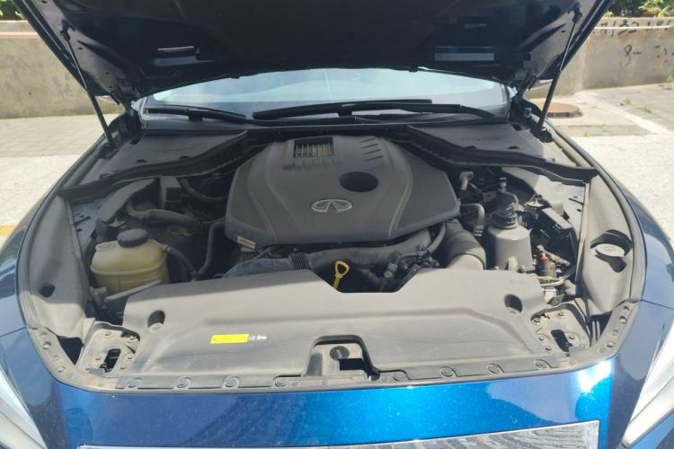 Used Infiniti Q50L 2018 2.0T Comfort Edition China VI Standard Engine Bay