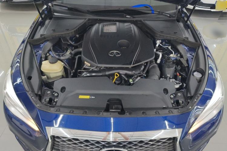 Used Infiniti Q50L 2018 2.0T Comfort Edition China VI Standard Engine Bay