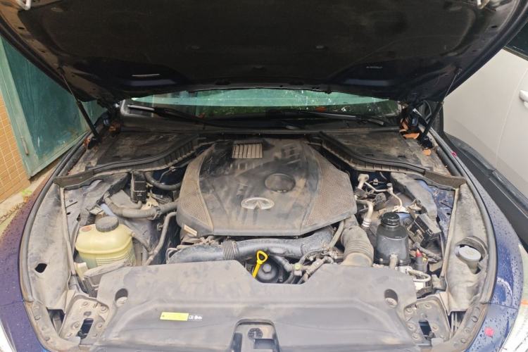 Used Infiniti Q50L 2018 2.0T Comfort Edition China VI Standard Engine Bay