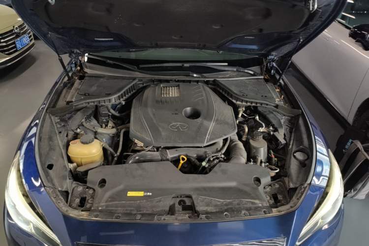 Used Infiniti Q50L 2018 2.0T Enjoyment Version China VI Standard Engine Bay