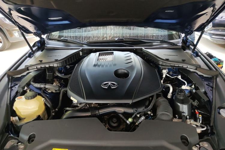Used Infiniti Q50L 2018 2.0T Enjoyment Version China VI Standard Engine Bay