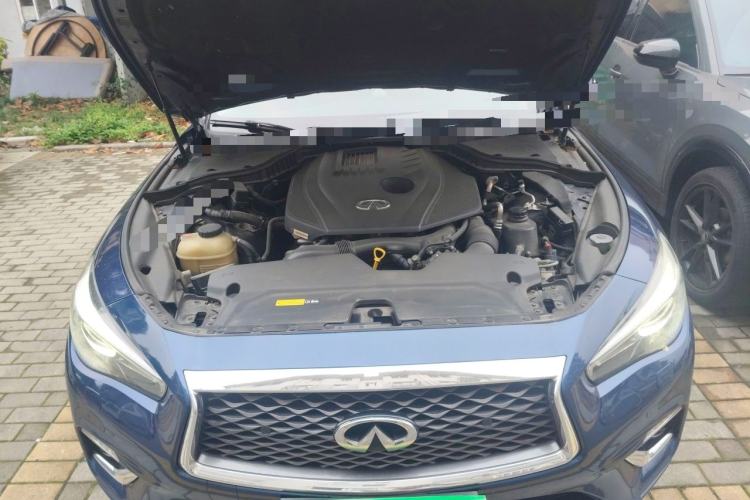 Used Infiniti Q50L 2018 2.0T Enjoyment Version China VI Standard Engine Bay