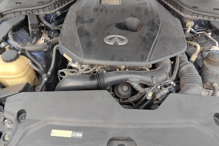 Used Infiniti Q50L 2018 2.0T Comfort Edition China VI Standard Engine Bay