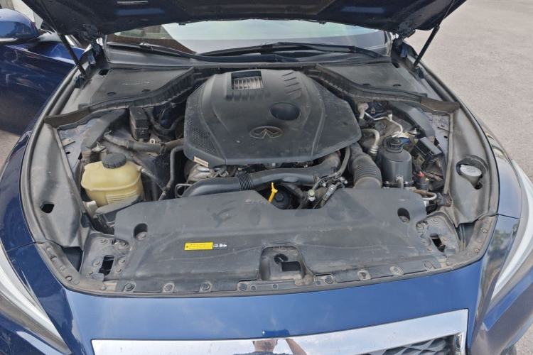 Used Infiniti Q50L 2018 2.0T Enjoyment Version China VI Standard Engine Bay