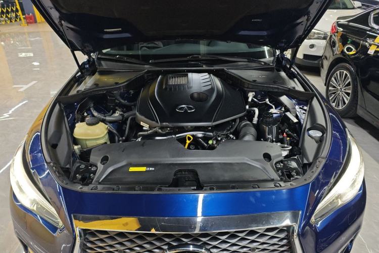 Used Infiniti Q50L 2018 2.0T Enjoyment Version China VI Standard Engine Bay