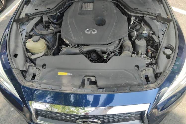 Used Infiniti Q50L 2018 2.0T Comfort Edition China VI Standard Engine Bay