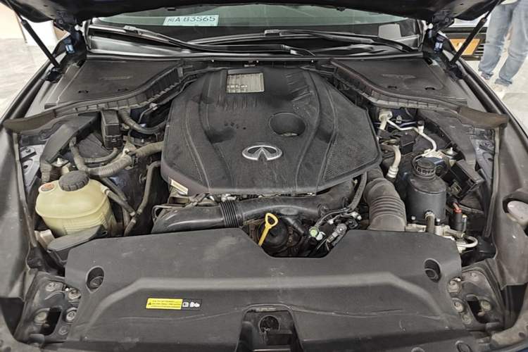 Used Infiniti Q50L 2018 2.0T Enjoyment Version China VI Standard Engine Bay