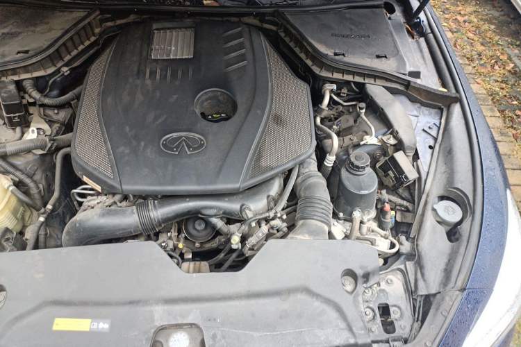 Used Infiniti Q50L 2018 2.0T Comfort Edition China VI Standard Engine Bay Left