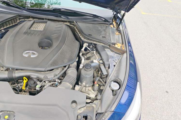 Used Infiniti Q50L 2018 2.0T Enjoyment Version China VI Standard Engine Bay Left