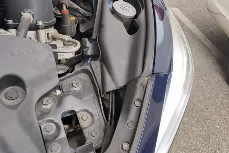 Used Infiniti Q50L 2018 2.0T Comfort Edition China VI Standard Engine Bay Left