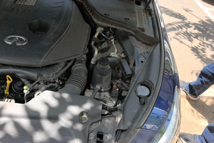 Used Infiniti Q50L 2018 2.0T Enjoyment Version China VI Standard Engine Bay Left