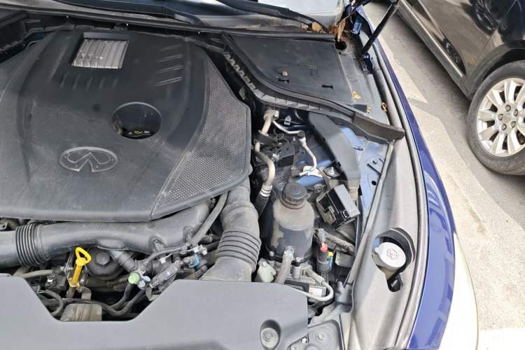 Used Infiniti Q50L 2018 2.0T Enjoyment Version China VI Standard Engine Bay Left