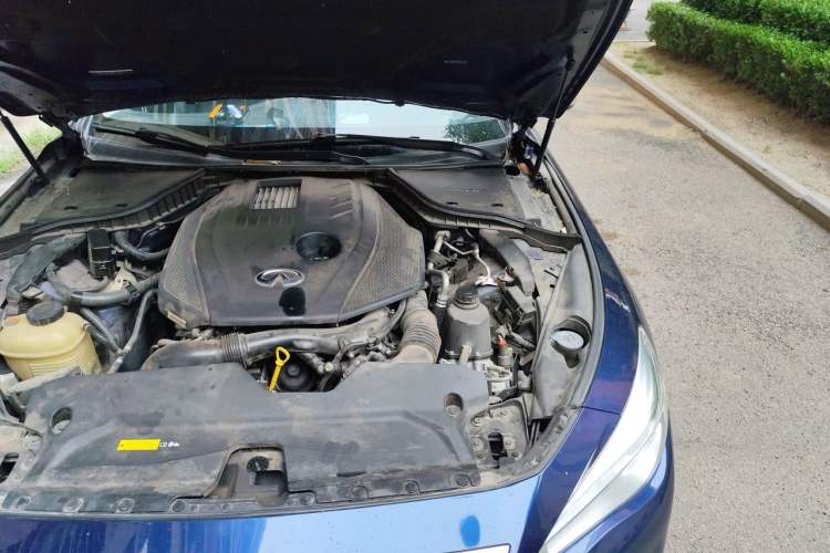 Used Infiniti Q50L 2018 2.0T Comfort Edition China VI Standard Engine Bay Left