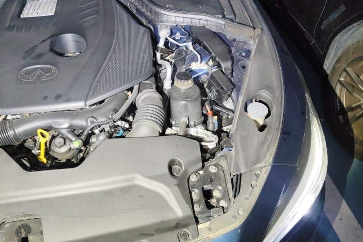 Used Infiniti Q50L 2018 2.0T Enjoyment Version China VI Standard Engine Bay Left