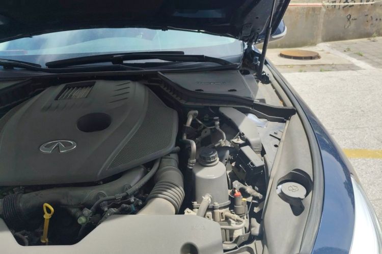Used Infiniti Q50L 2018 2.0T Comfort Edition China VI Standard Engine Bay Left