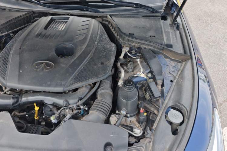 Used Infiniti Q50L 2018 2.0T Enjoyment Version China VI Standard Engine Bay Left