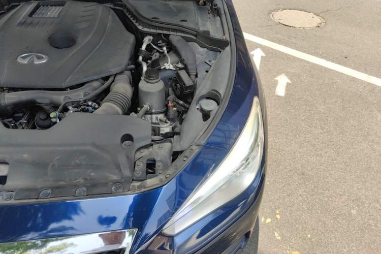 Used Infiniti Q50L 2018 2.0T Comfort Edition China VI Standard Engine Bay Left