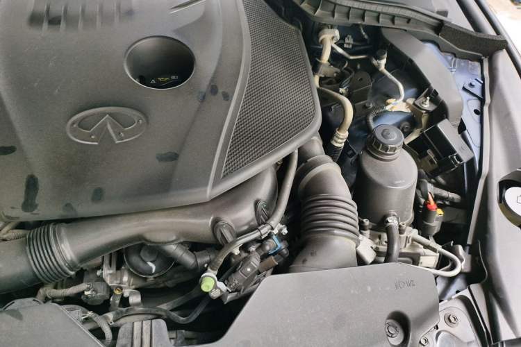 Used Infiniti Q50L 2018 2.0T Enjoyment Version China VI Standard Engine Bay Left